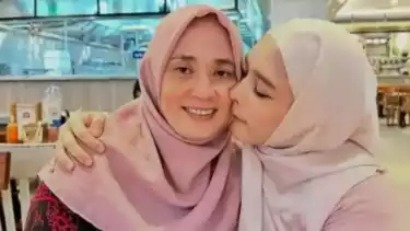 Inara Rusli bersama sang ibunda, Mercy Lubis