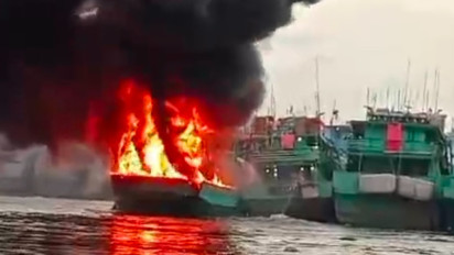 Kebakaran Besar Dua Kapal di Pelabuhan Muara Baru Jakut, 80 Petugas Damkar Diterjunkan