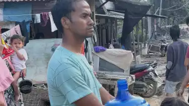 Ferry Irwandi mengabadikan potret seorang warga Aceh Tamiang menjadi korban bencana banjir Sumatera