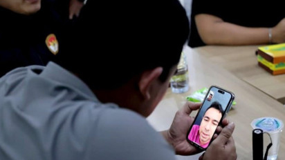 Bobby Nasution dan Raffi Ahmad Asik Video Call di Posko Darurat Bencana Sumut, Ada Apa?