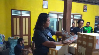 Rumah Pengemasan Ribuan Batang Rokok Ilegal Digerebek Polisi