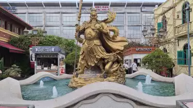 Patung Dewa Guan Gong