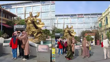 Patung Dewa Guan Gong