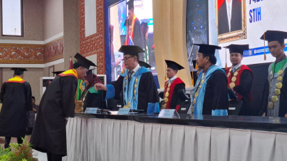 UNZAH Genggong Lepas Ratusan Lulusan, Pesan Keislaman Menguat di Wisuda 2025