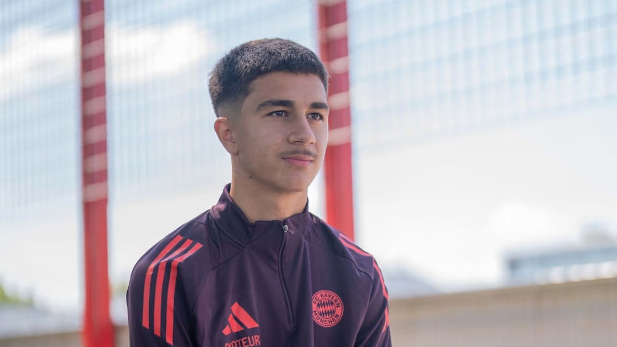 Bursa Transfer AC Milan: Lagi-lagi Cari Daun Muda, Rossoneri Kini Bidik Permata Jerman Berusia 18 Tahun
            - galeri foto