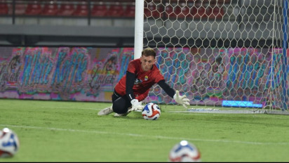 Usai Posisinya Tergeser Pemain Muda, Bojan Hodak Ungkap Alasan Kiper Asing Menghilang dari Latihan Persib