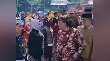 Aktivitas Padepokan Dimas Kanjeng Taat Pribadi di Desa Wangkal, Kecamatan Gading, Kabupaten Probolinggo.