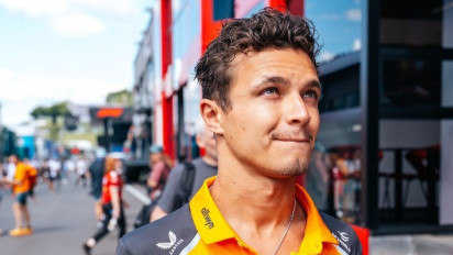 Pesan Mendalam Carlos Sainz usai Lando Norris Berhasil Memenangkan Gelar Juara Dunia F1 2025: Tidak Perlu jadi Kejam Demi...