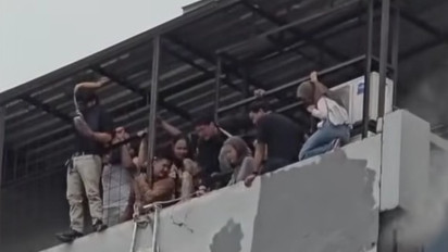 Detik-detik Mencekam Puluhan Orang Terjebak di Atap Gedung Terra Drone Kemayoran yang Terbakar, 17 Orang Tewas