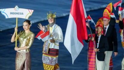 Cantiknya Megawati Hangestri Gunakan Baju Adat Sumatera, Kontingen Indonesia Memukau di Opening Ceremony SEA Games 2025