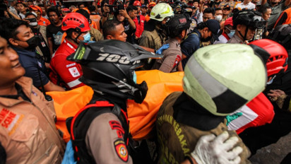 Harapan Tersembunyi Keluarga Korban Kebakaran Terra Drone, Penantian Hasil Identifikasi yang Menunggu sampai 2 Hari