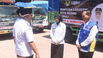 Peduli Bencana Aceh, Wali Kota Kediri Vinanda Lepas Tujuh Truk Bantuan Logistik