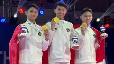 Tim Taekwondo Indonesia akhirnya sukses menyumbangkan medali emas pertama di ajang SEA Games 2025 Thailand di Island hall lt 3, Fashion Island Shopping Mall Bangkok, Rabu (10/12)