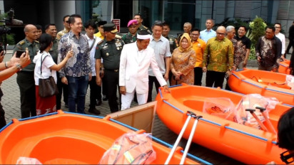 Antisipasi Banjir, Kodam III/Siliwangi Serahkan Sejumlah Perahu Karet kepada Pemprov Jabar