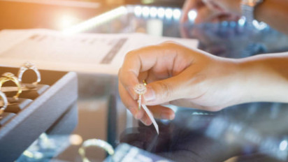Pasangan Baru Merapat! Simak 12 Tips Memilih Perhiasan & Berlian Bernilai Investasi Wajib Kamu Tahu, Salah Pilih Bisa Boncos