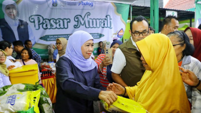 Pasar Murah di Sawotratap Diserbu Warga, Gubernur Khofifah Komitmen Stabilkan Harga Jelang Nataru