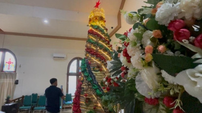GKJW Jombang Hadirkan Pohon Natal Unik Setinggi 6 Meter dari Limbah Bambu