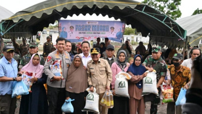 Gubernur Agustiar Sabran Gratiskan Ribuan Sembako di Pasar Murah, Warga Antusias