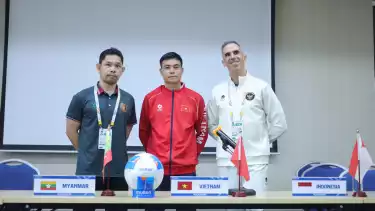 Pelatih Timnas Futsal Indonesia Putri, Luis Estrela (kanan)