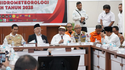 Kepala BPJPH Serahkan Langsung Bantuan Kemanusiaan BPJPH Peduli di Aceh