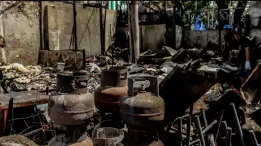 Tangis UMKM Kalibata Usai Kiosnya Hangus Kena Amuk Massa Mata Elang: Kami Cuma Cari Nafkah