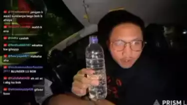 Sosok konten kreator Resbob alias Adimas Firdaus hina suku Sunda hingga suporter Persib Viking.