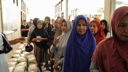 Tegaskan Bantuan Pemerintah dan Kementan Peduli untuk Korban Bencana Itu Beda, Amran: Dari Gaji Pribadi Pegawai