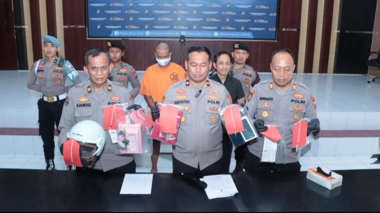 Curi Perhiasan Emas, Petugas Honorer Ditangkap Polisi
            - galeri foto