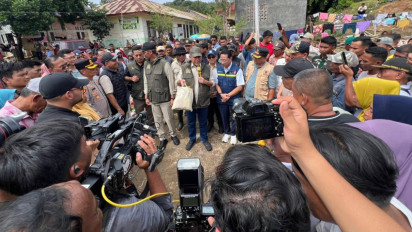 Ketua MPR Bangga Masyarakat Indonesia Gotong Royong Bantu Korban Bencana Banjir