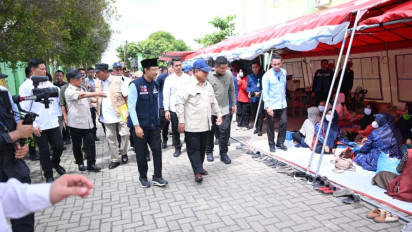 Dampingi Presiden Prabowo Tinjau Pengungsian di Langkat, Mendagri Tito Tampung Semua Keluh dan Aspirasi Korban Banjir