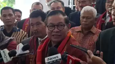 Gubernur DKI Pramono Anung dalam peresmian Gereja HKBP Ressort Pondok Kelapa, Duren Sawit, Jakarta Timur, Minggu (14/12/2025).