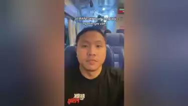 Konten Kreator Adimas Firdaus alias Resbobb tampak hendak pergi menggunakan kereta
