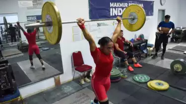 Atlet angkat besi Indonesia, Natasya Beteyob