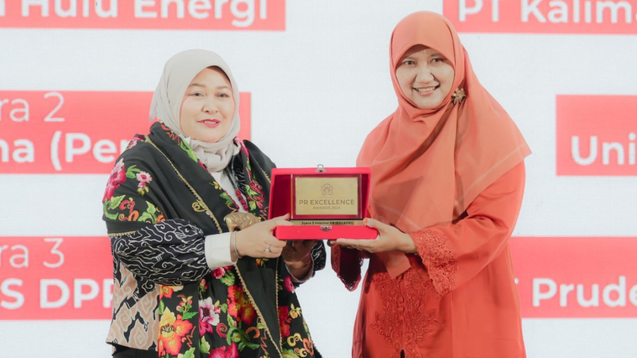 PKS Terima Penghargaan PREA 2025, Ledia Hanifa: Menjadi Pengingat
            - galeri foto