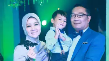 Foto kebersamaan Ridwan Kamil, Atalia Prararatya dan putranya, Arkana.
