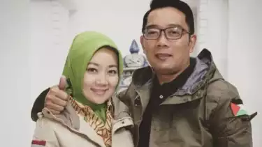 Mantan Gubernur Jabar, Ridwan Kamil bersama sang istri, Atalia Praratya