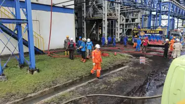 Pembangkit Listrik Tenaga Uap (PLTU) 3 Yang berada di Karimunting Sungai Raya Kepulauan Kabupaten Bengkayang mengalami kebakaran hebat.