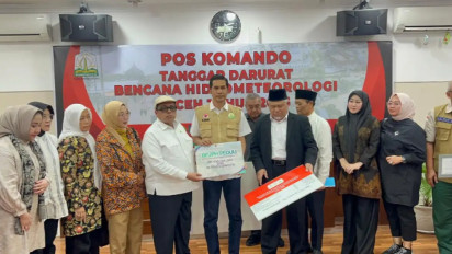 Kepala BPJPH Serahkan Bantuan BPJPH Peduli Senilai Rp500 Juta untuk Korban Bencana di Aceh