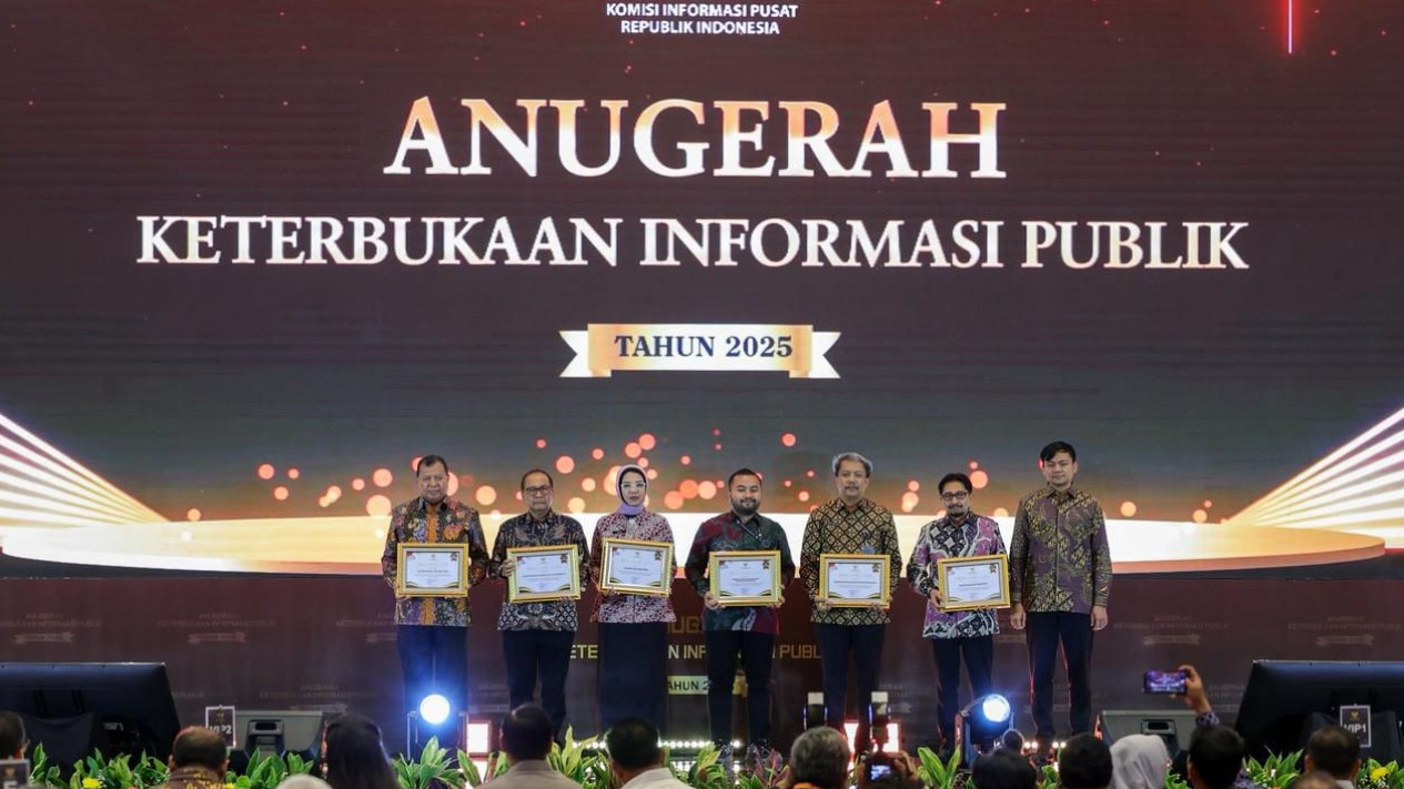 Baru Setahun Berdiri, Kementerian UMKM Raih Predikat Informatif dalam Anugerah Keterbukaan Informasi Publik 2025
            - galeri foto