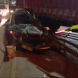 Diduga Alami Rem Blong di Turunan Bawen, Truk Fuso Hantam Honda CR-V hingga Terseret 25 Meter