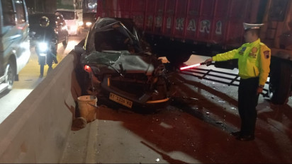 Diduga Alami Rem Blong di Turunan Bawen, Truk Fuso Hantam Honda CR-V hingga Terseret 25 Meter