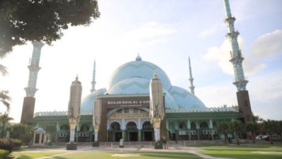 Menara Masjid Al-Azhom Aman Meski Goyang Diterpa Angin
