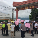 Warga Gelar Aksi Damai, Tuntut Kapolres dan Kasat Reskrim Kapolres Kabupaten Toba Dicopot