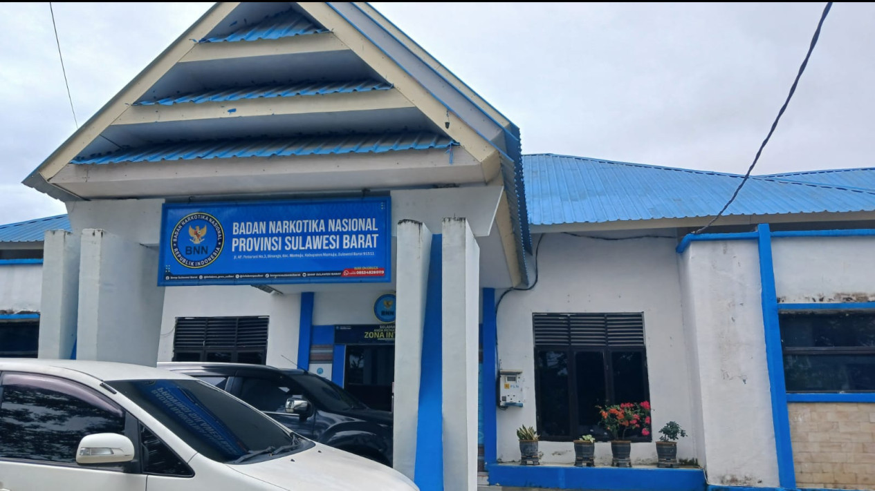 Oknum Polisi Di Majene Diduga Jadi Bandar Narkoba
            - galeri foto