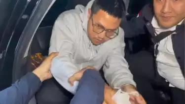 Detik-detik konten kreator Resbob tiba di Polda Jabar Langsung Diteriaki Wartawan