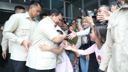 Turun Langsung ke RSUD Koja, Prabowo Jenguk Guru dan Siswa Korban Tabrakan Mobil SPPG