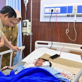 Jenguk Korban Tabrakan Mobil SPPG di RSUD Koja, Prabowo: Cepat Sembuh, Belajar yang Baik Biar Bisa Jaga Nenek