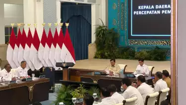 Presiden Prabowo Subianto dalam pertemuan dengan seluruh kepala daerah se-Papua di Istana Kepresidenan, Jakarta, Selasa (16/12/2025).