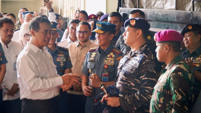 Kerahkan Kapal Perang, Kementan dan TNI AL Percepat Bantuan Bencana di Sumatera, 70 Truk Logistik dan Ratusan Marinir Diberangkatkan