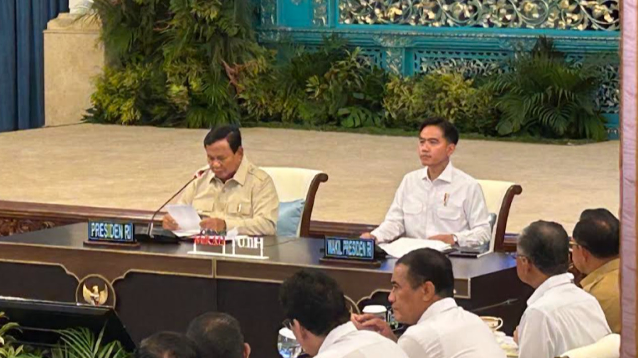 Prabowo Minta Akselerasi Pembangunan di Papua, Swasembada Pangan Jadi Kunci Kedaulatan
            - galeri foto